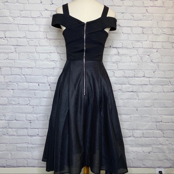 Elliatt Verve Cold Shoulder Dress NWOT - Picture 3 of 8